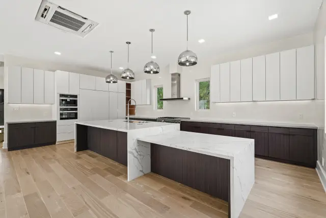 Bayou Enclave, a SCIP custom home built by Everlasting Homes in Houston, TX — photograph 9 of 23