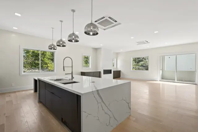 Bayou Enclave, a SCIP custom home built by Everlasting Homes in Houston, TX — photograph 12 of 23