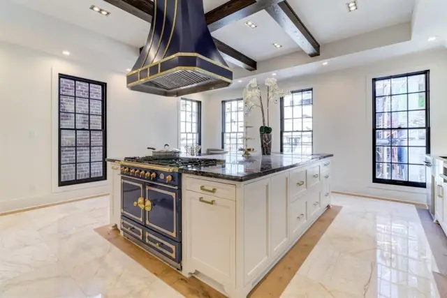 The Georgina, a SCIP custom home built by Everlasting Homes in Houston, TX — photograph 5 of 13
