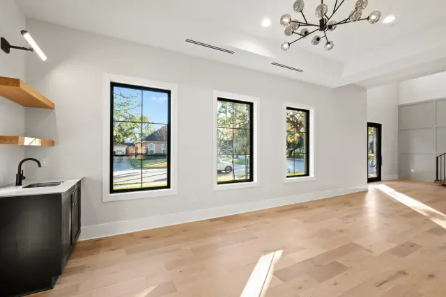 Vindon Villa, a SCIP custom home built by Everlasting Homes in Houston, TX — photograph 6 of 22
